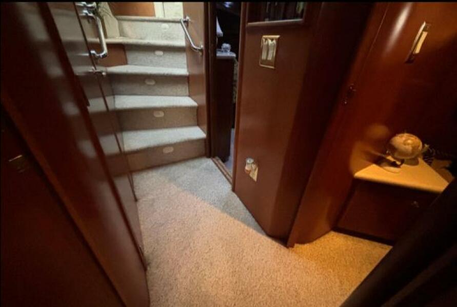 53' 1998 Carver 530 Voyager