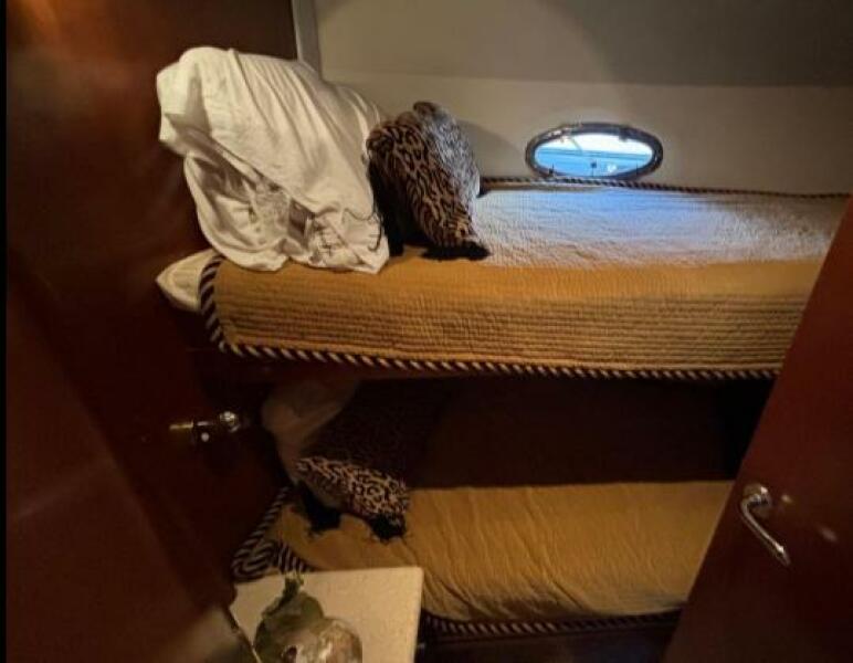 53' 1998 Carver 530 Voyager