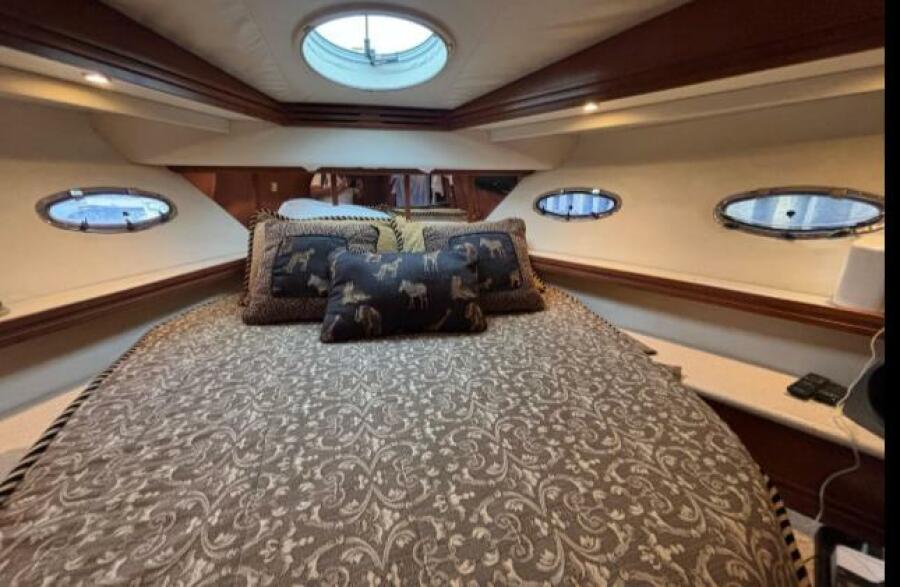 53' 1998 Carver 530 Voyager