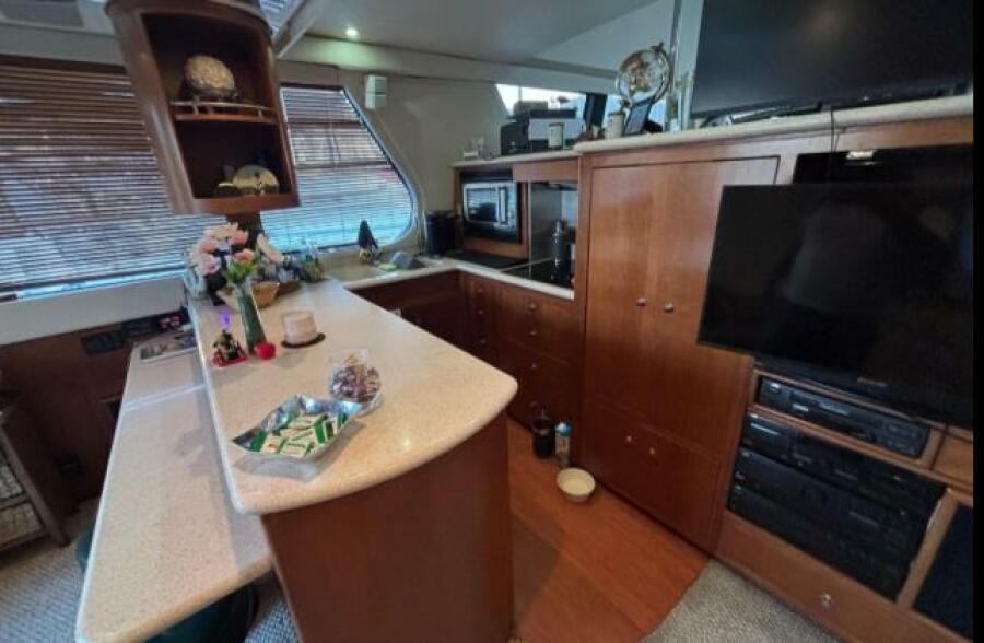 53' 1998 Carver 530 Voyager