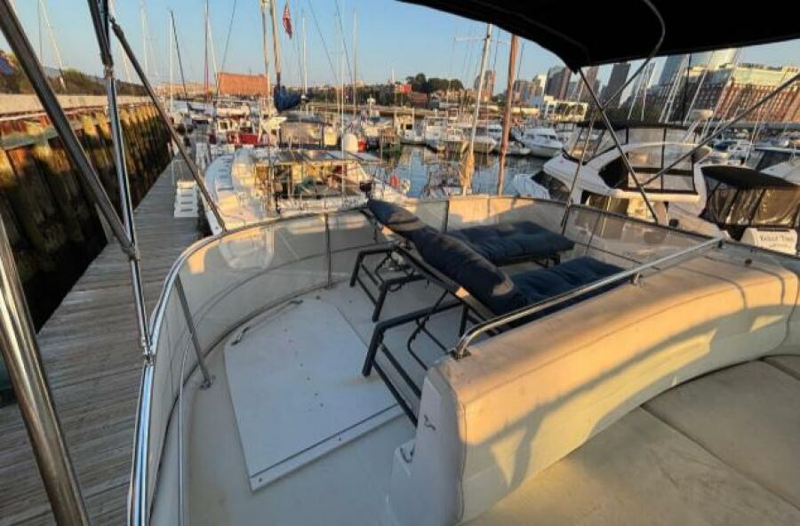 53' 1998 Carver 530 Voyager
