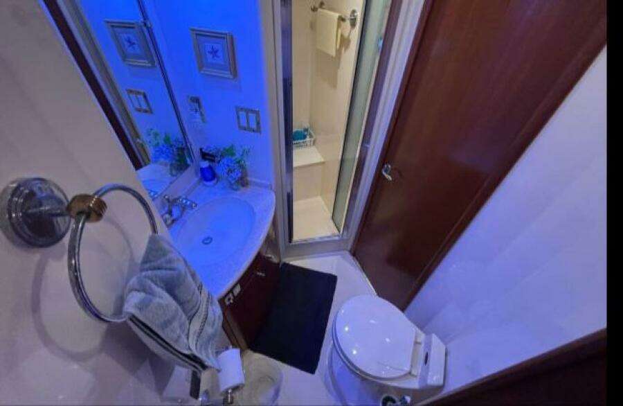 Moonstruck 53ft Carver Yacht For Sale