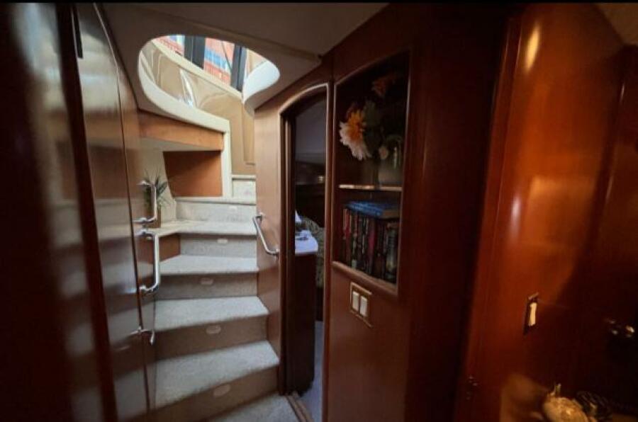 53' 1998 Carver 530 Voyager