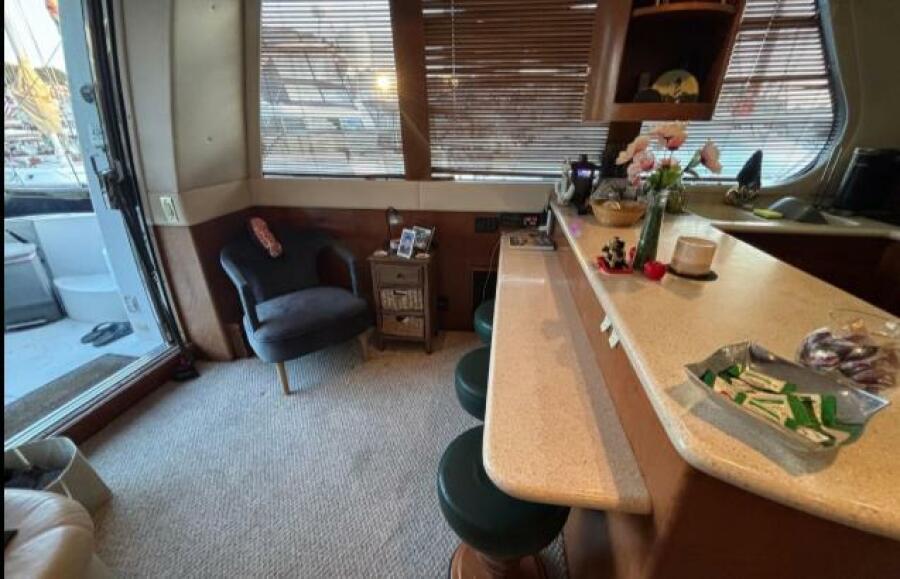 53' 1998 Carver 530 Voyager