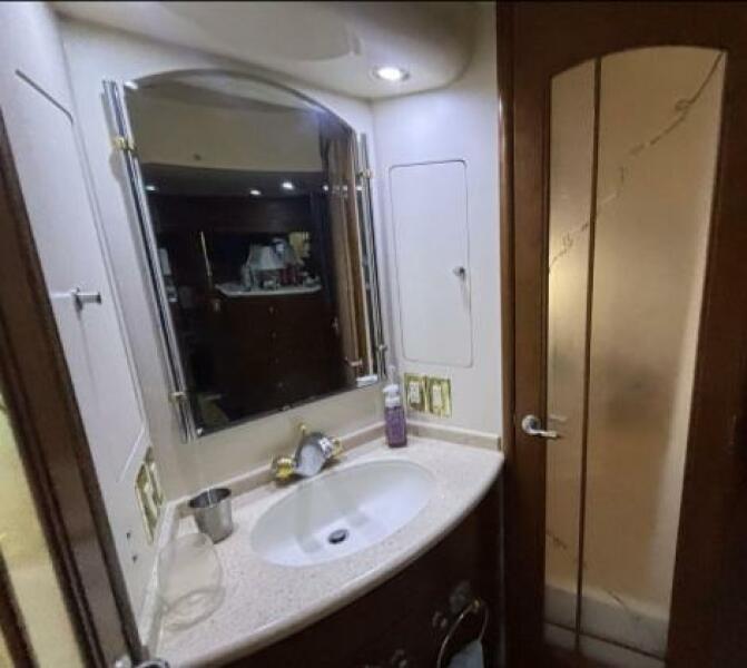 53' 1998 Carver 530 Voyager