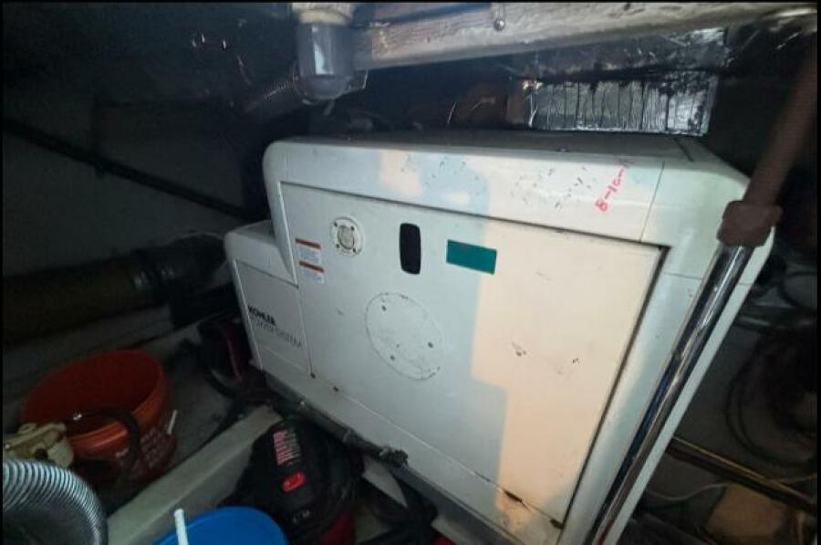 53' 1998 Carver 530 Voyager