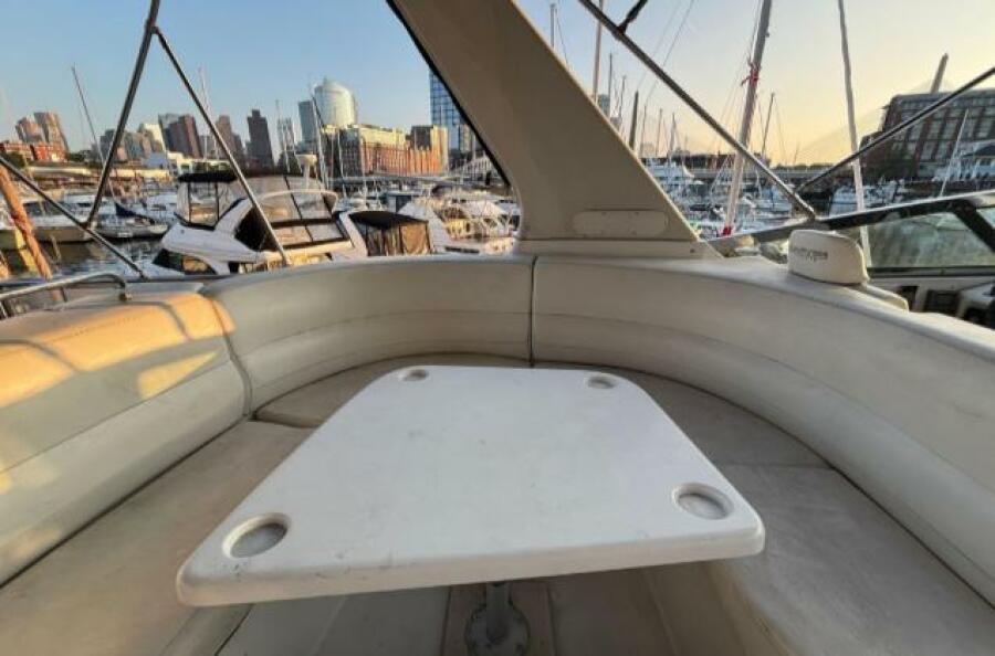 53' 1998 Carver 530 Voyager