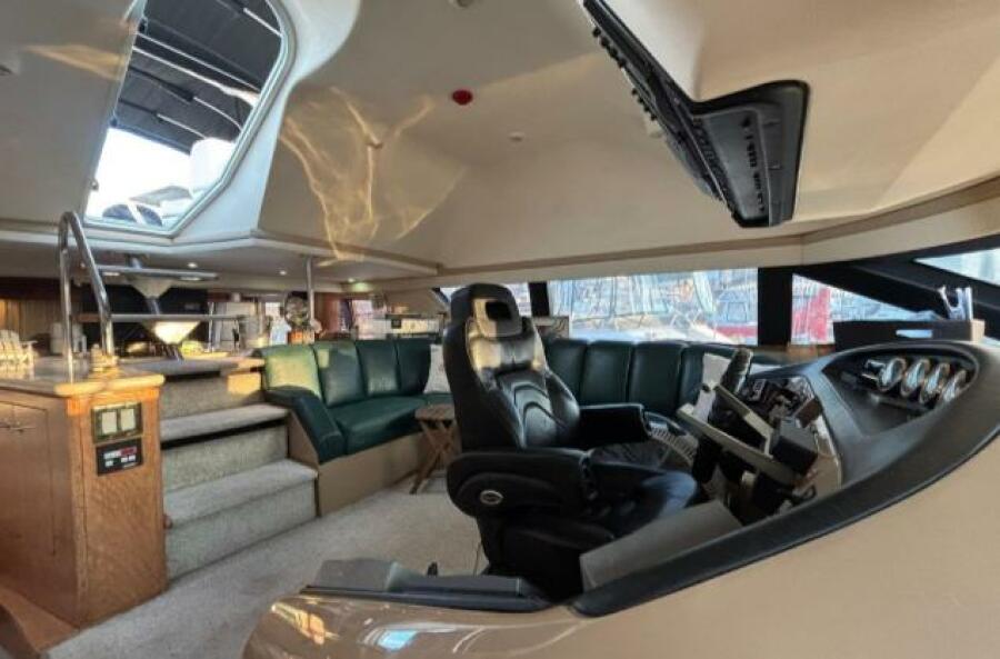 53' 1998 Carver 530 Voyager