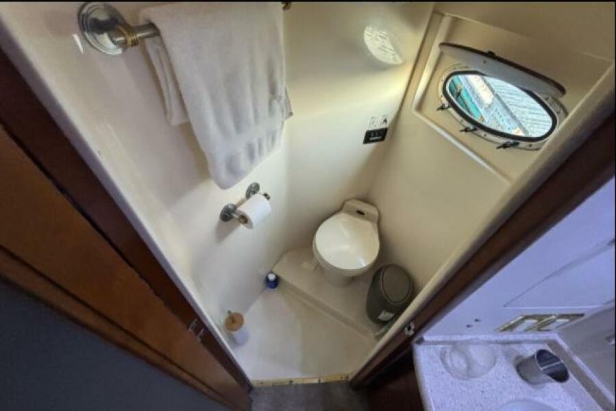 53' 1998 Carver 530 Voyager