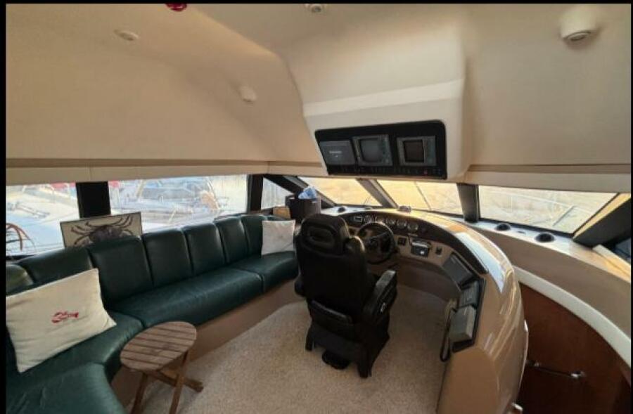 53' 1998 Carver 530 Voyager