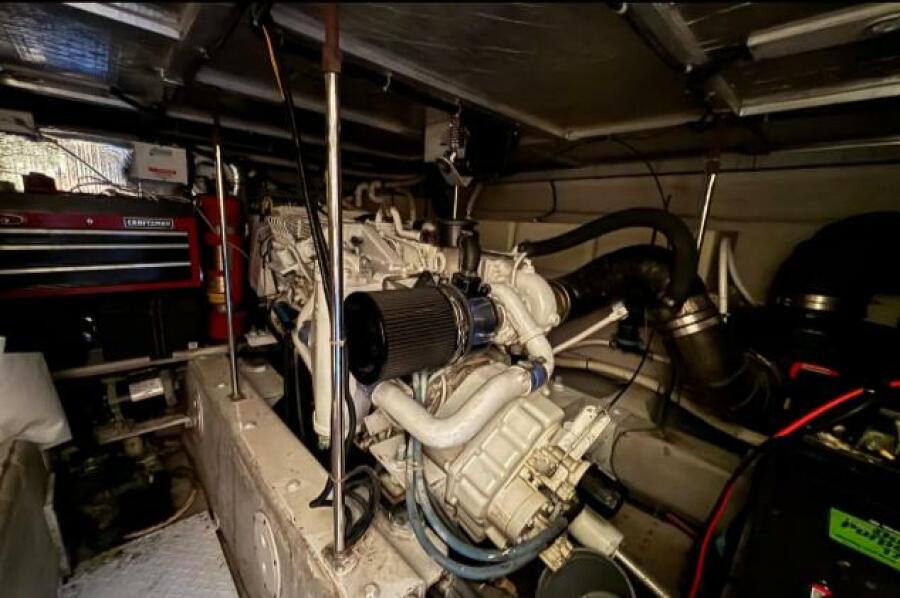 53' 1998 Carver 530 Voyager