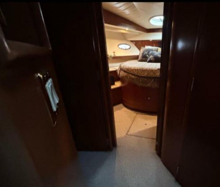53' 1998 Carver 530 Voyager