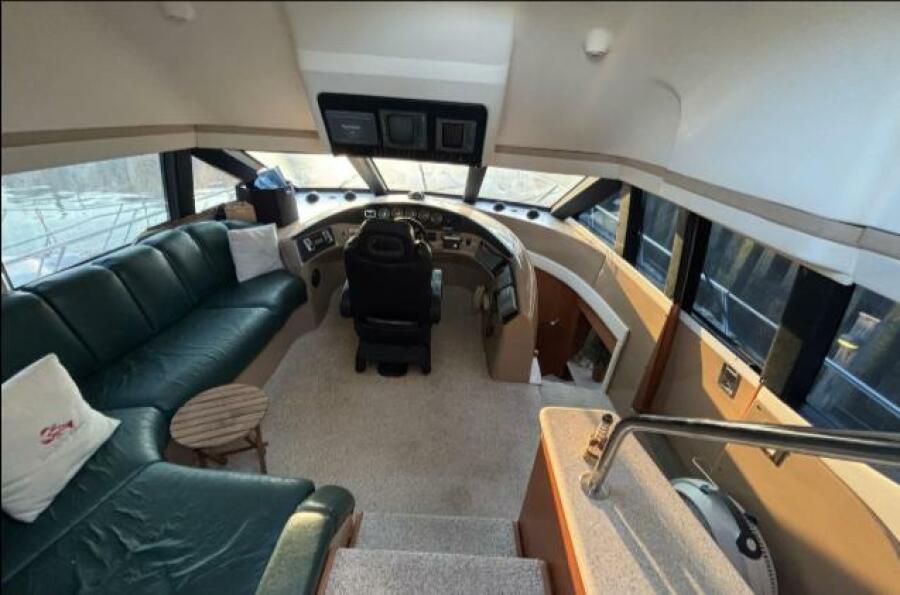 53' 1998 Carver 530 Voyager