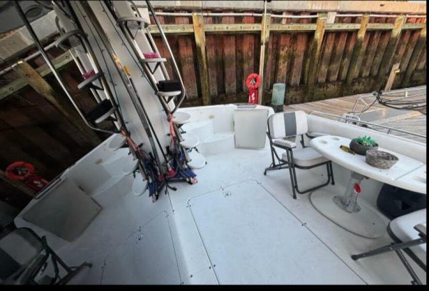 53' 1998 Carver 530 Voyager