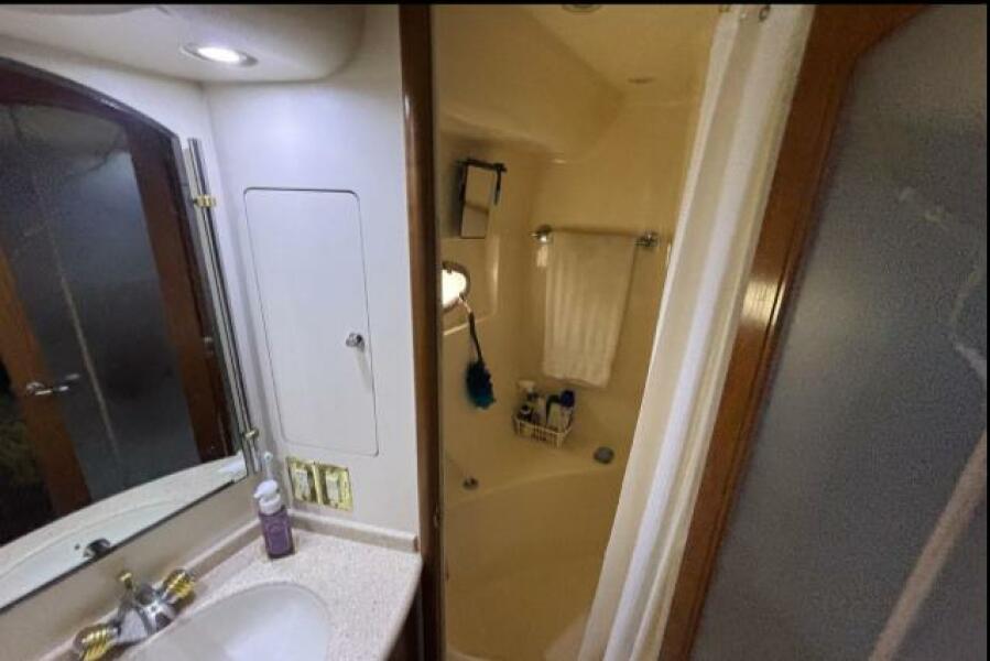 53' 1998 Carver 530 Voyager