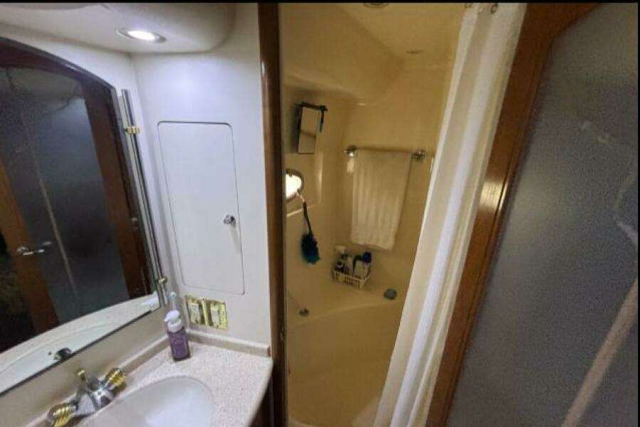 Moonstruck 53ft Carver Yacht For Sale