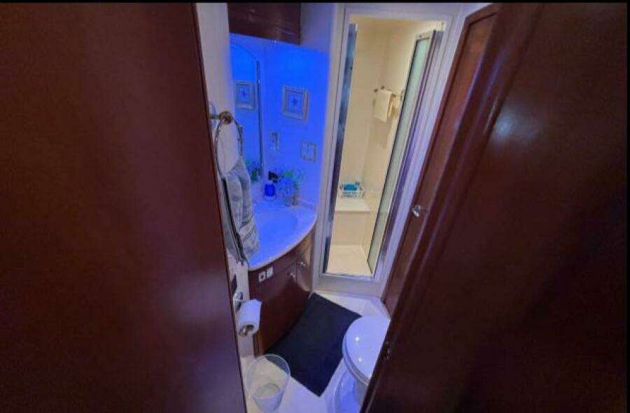 Moonstruck 53ft Carver Yacht For Sale