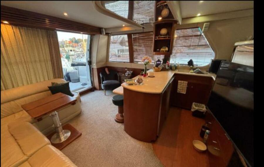 53' 1998 Carver 530 Voyager