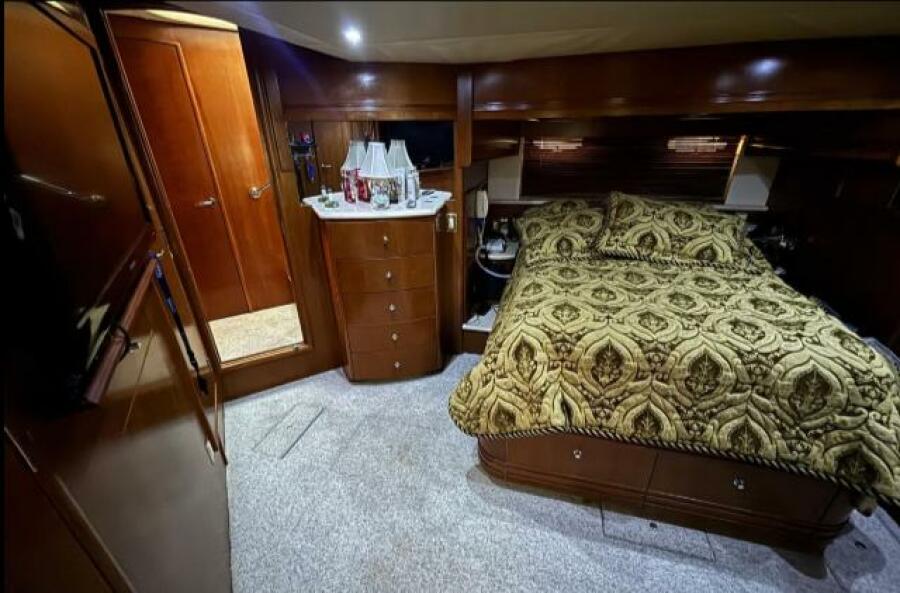 53' 1998 Carver 530 Voyager