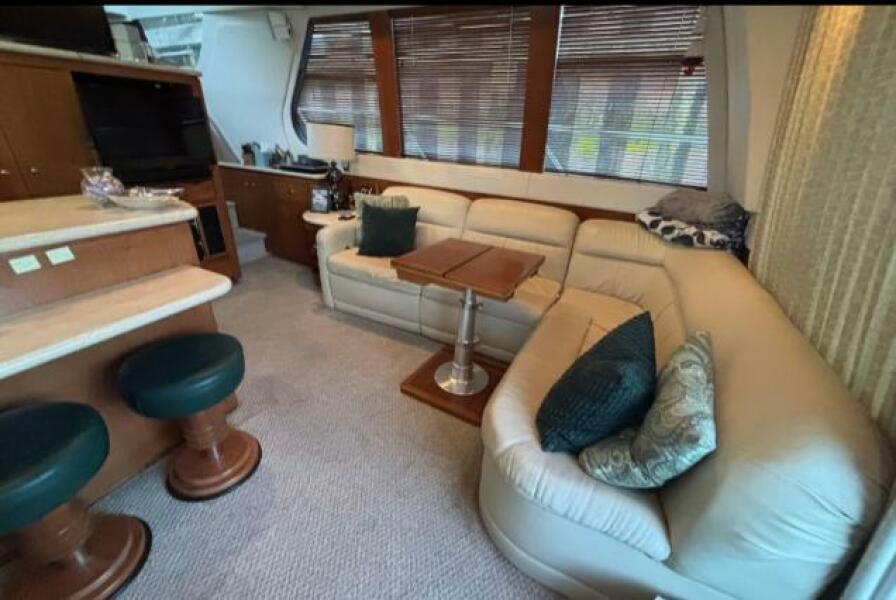 53' 1998 Carver 530 Voyager