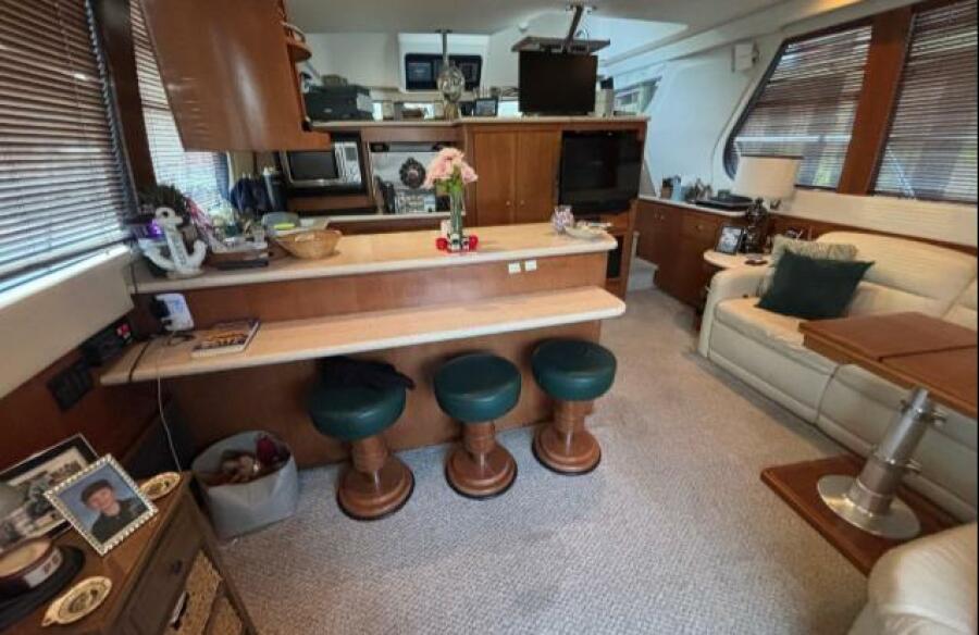 53' 1998 Carver 530 Voyager