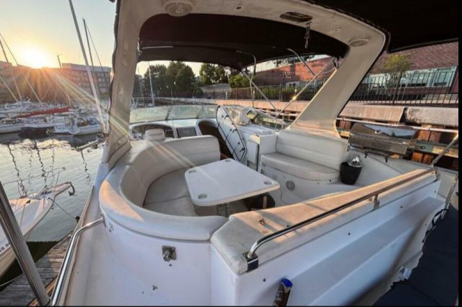 53' 1998 Carver 530 Voyager
