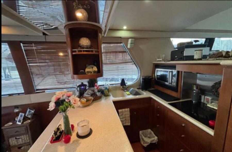 53' 1998 Carver 530 Voyager