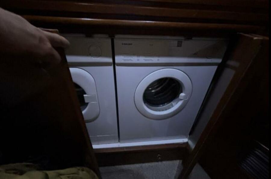 53' 1998 Carver 530 Voyager