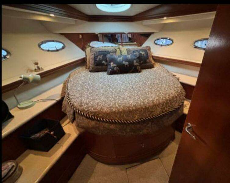 Moonstruck 53ft Carver Yacht For Sale