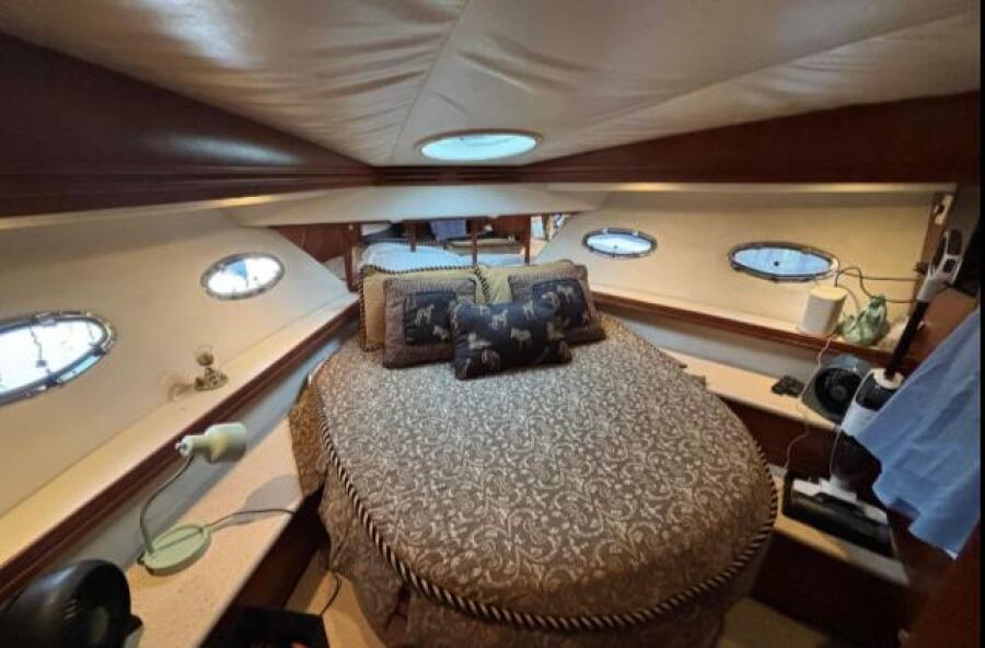 53' 1998 Carver 530 Voyager