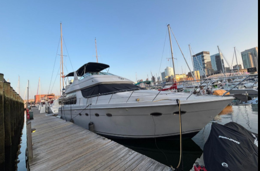 53' 1998 Carver 530 Voyager