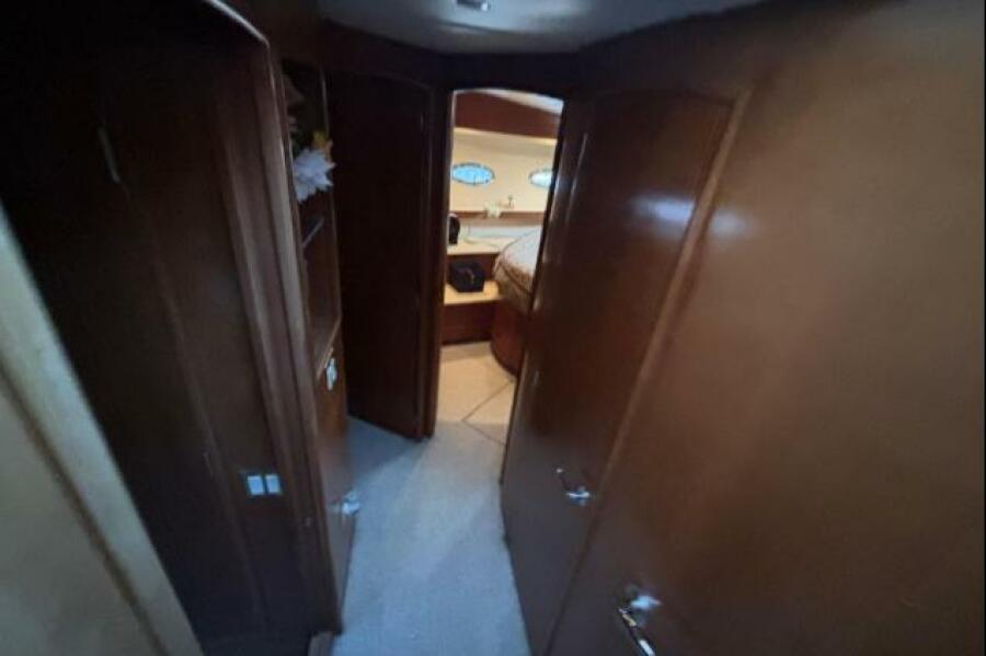 53' 1998 Carver 530 Voyager