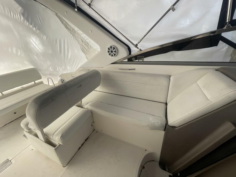 28' 2006 Regal 2860 Window Express