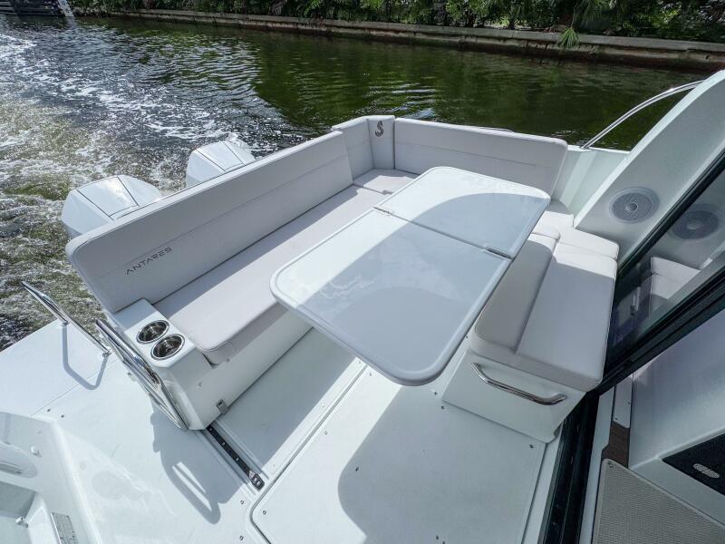 27' 2026 Beneteau Antares 9