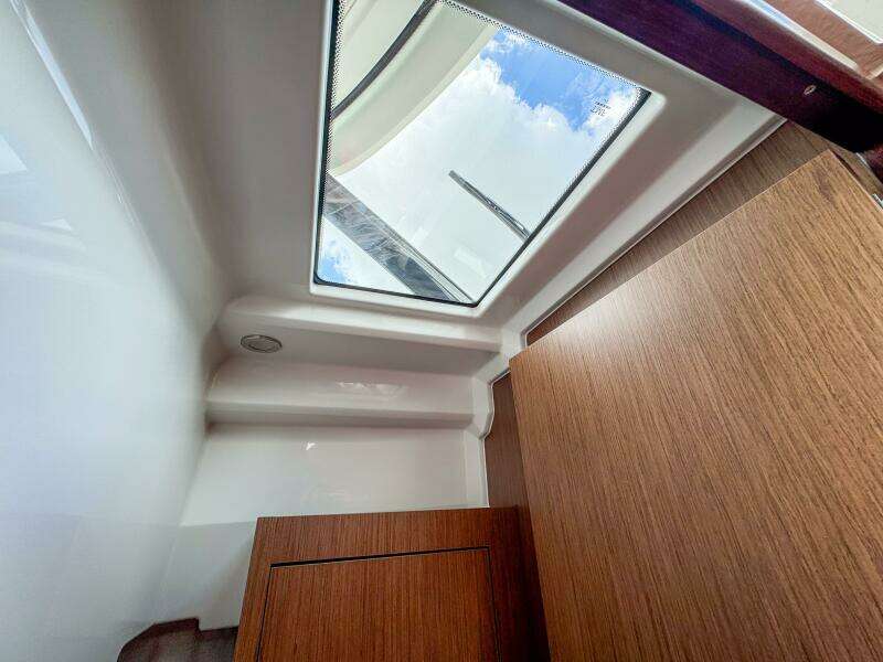 2026 Beneteau Antares 9