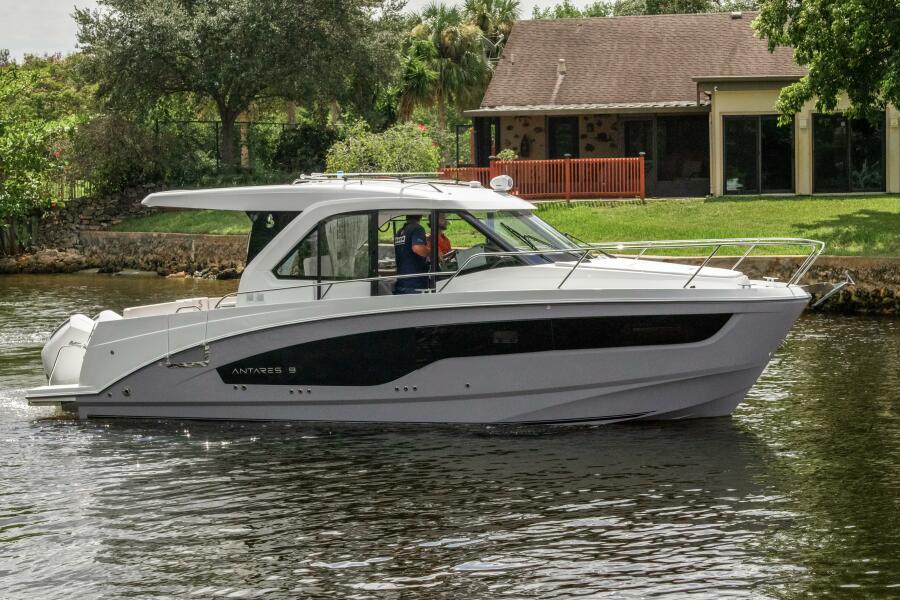 27' 2026 Beneteau Antares 9