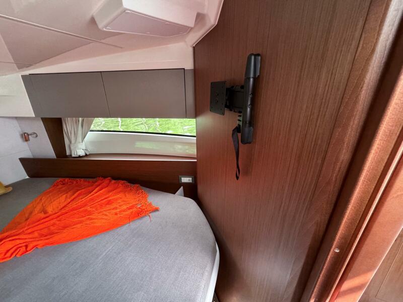 27' 2026 Beneteau Antares 9