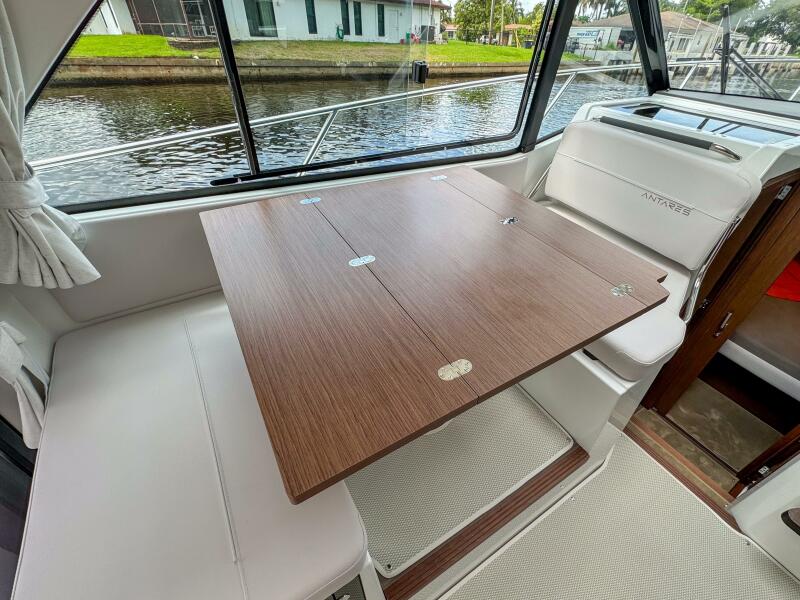 27' 2026 Beneteau Antares 9