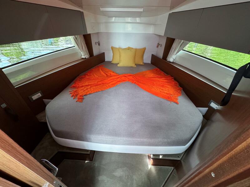 27' 2026 Beneteau Antares 9