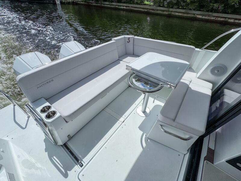 27' 2026 Beneteau Antares 9