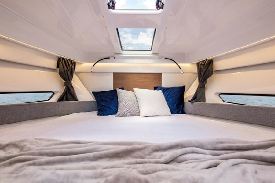 27' 2026 Beneteau Antares 9