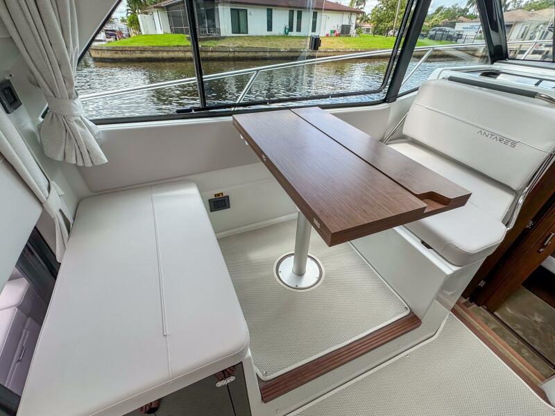 27' 2026 Beneteau Antares 9