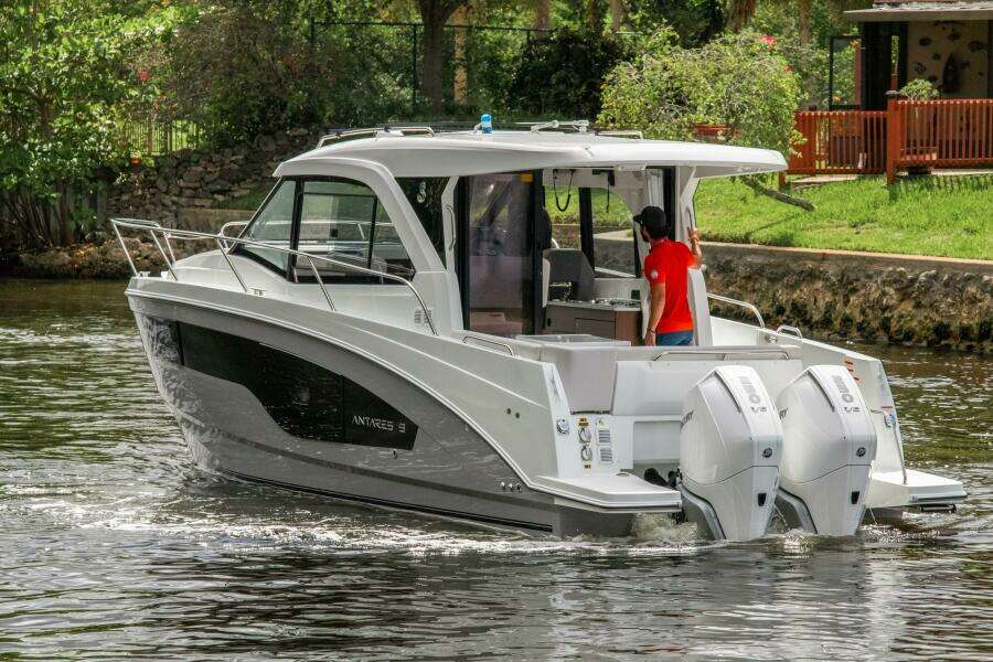 2026 Beneteau Antares 9