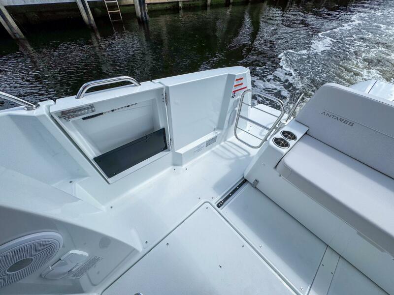 27' 2026 Beneteau Antares 9
