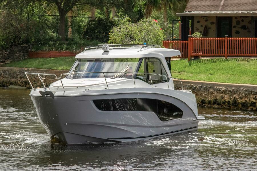 27' 2026 Beneteau Antares 9