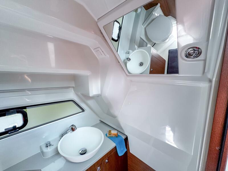 27' 2026 Beneteau Antares 9