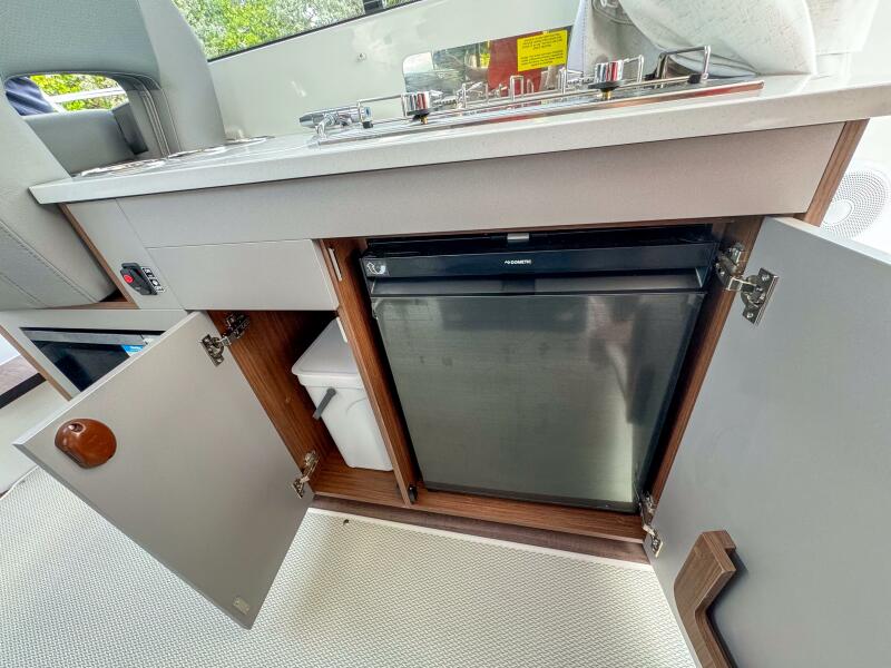 27' 2026 Beneteau Antares 9
