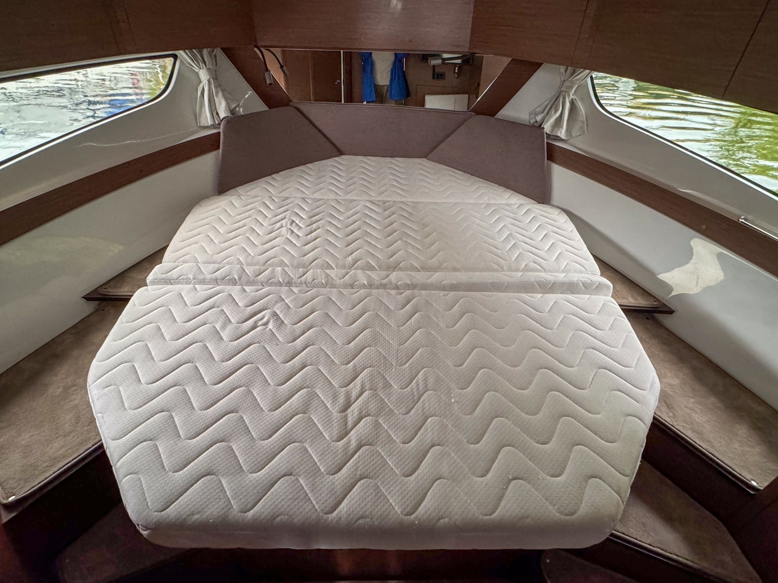 36' 2026 Beneteau Antares 11