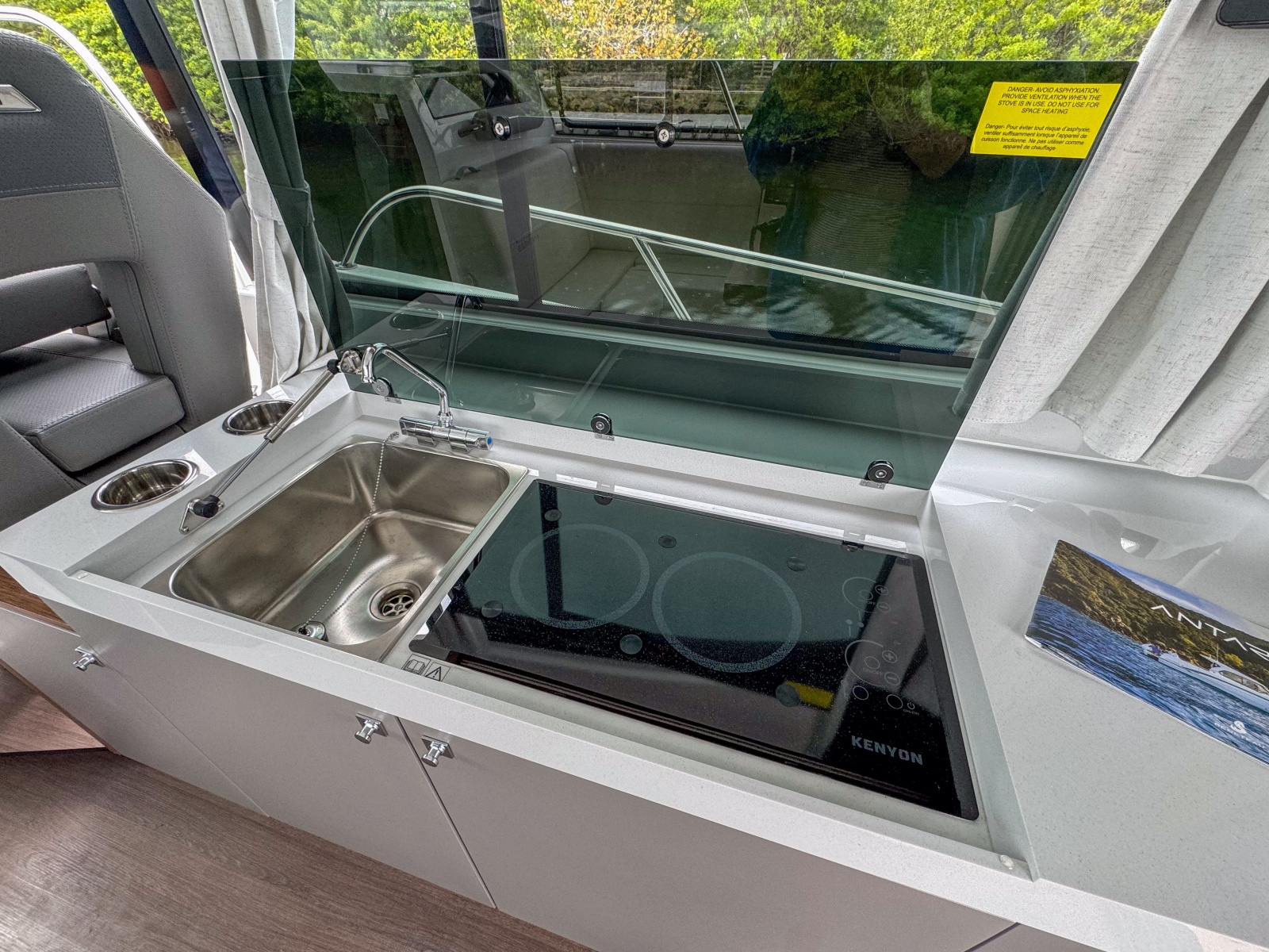 36' 2026 Beneteau Antares 11