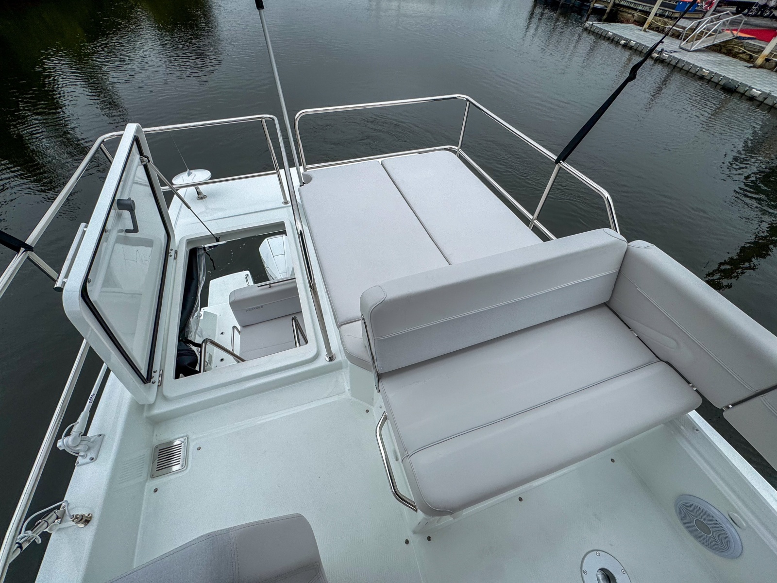 36' 2026 Beneteau Antares 11
